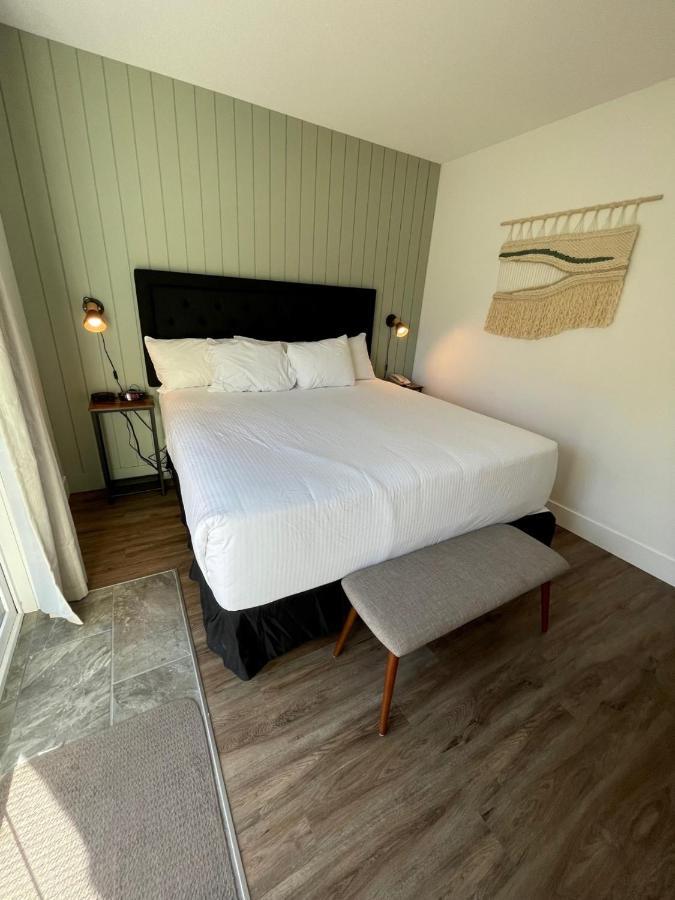 Waterton Glacier Suites Kültér fotó