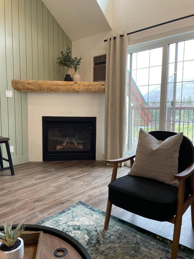 Waterton Glacier Suites Kültér fotó
