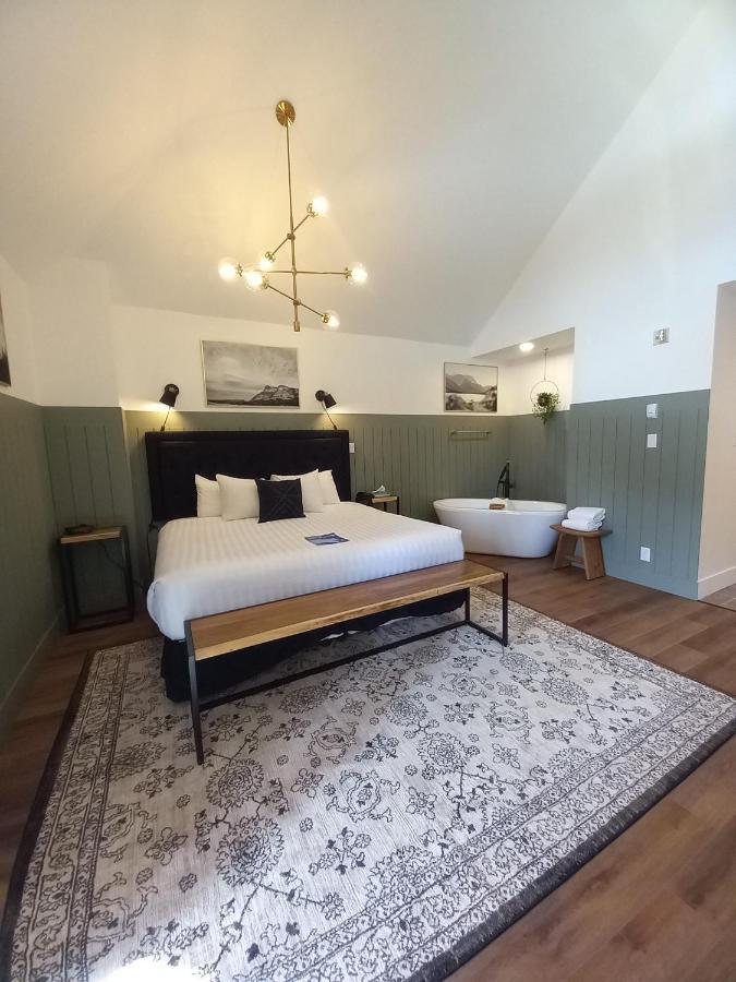 Waterton Glacier Suites Kültér fotó