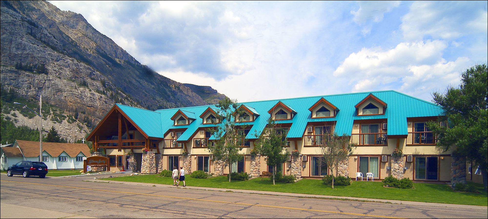 Waterton Glacier Suites Kültér fotó