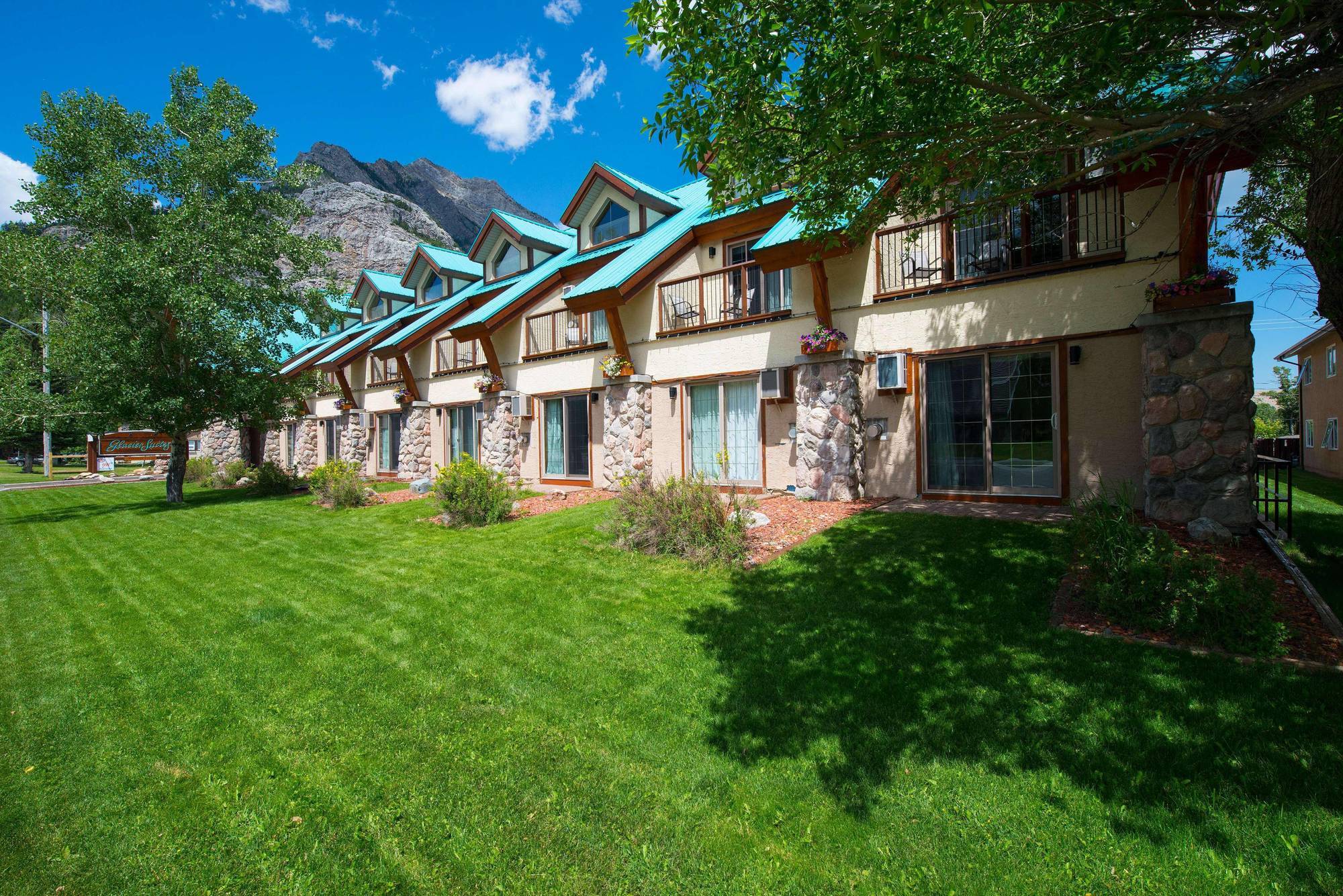 Waterton Glacier Suites Kültér fotó