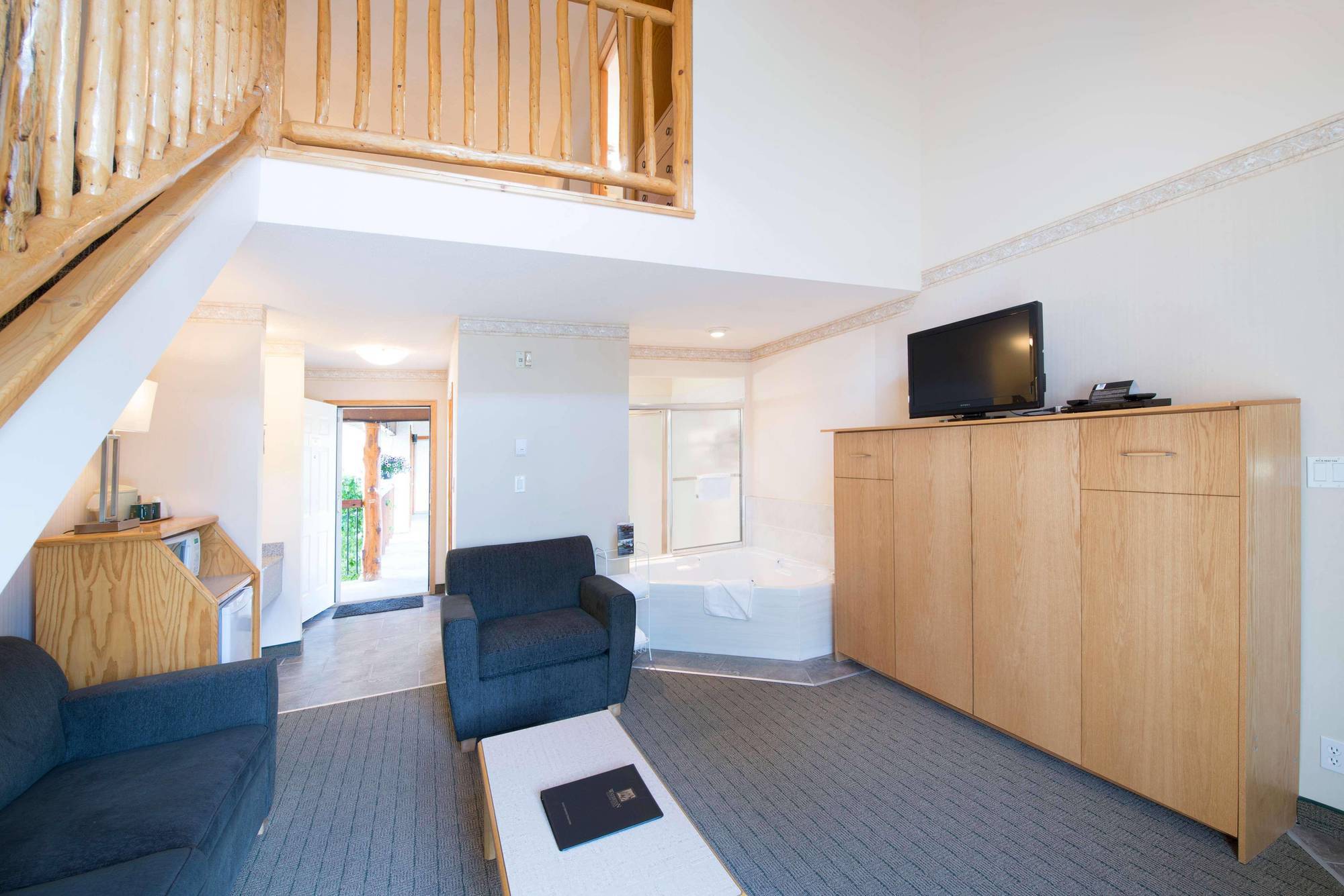 Waterton Glacier Suites Kültér fotó