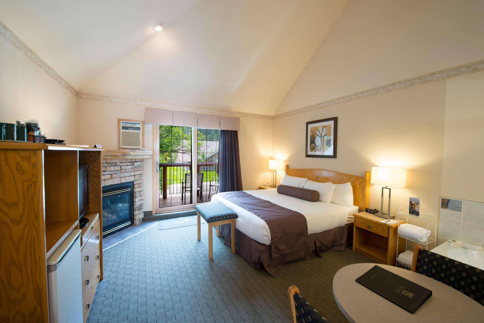 Waterton Glacier Suites Kültér fotó