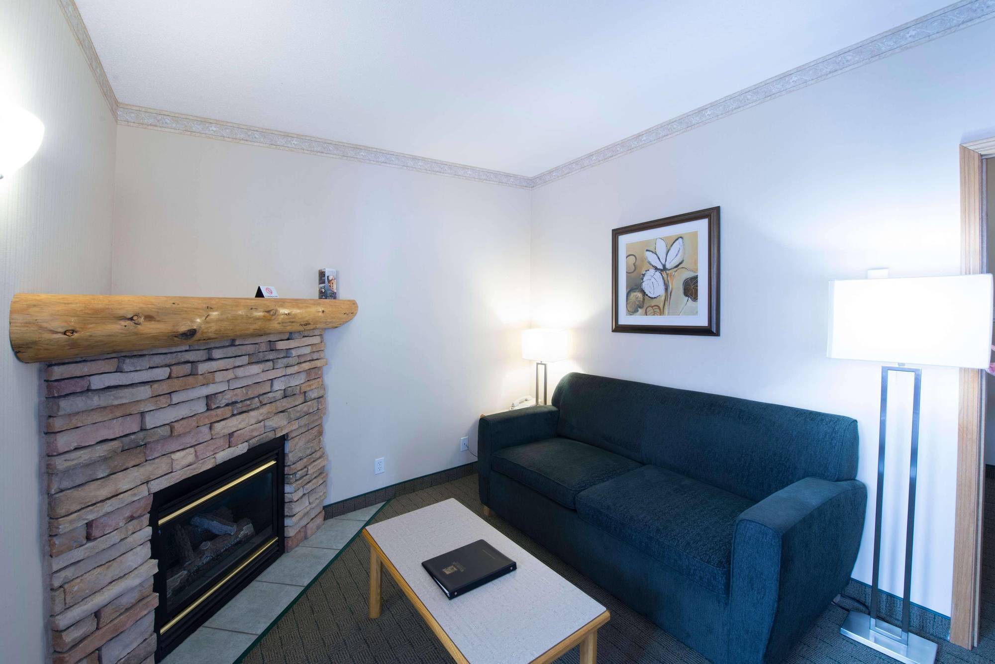 Waterton Glacier Suites Kültér fotó