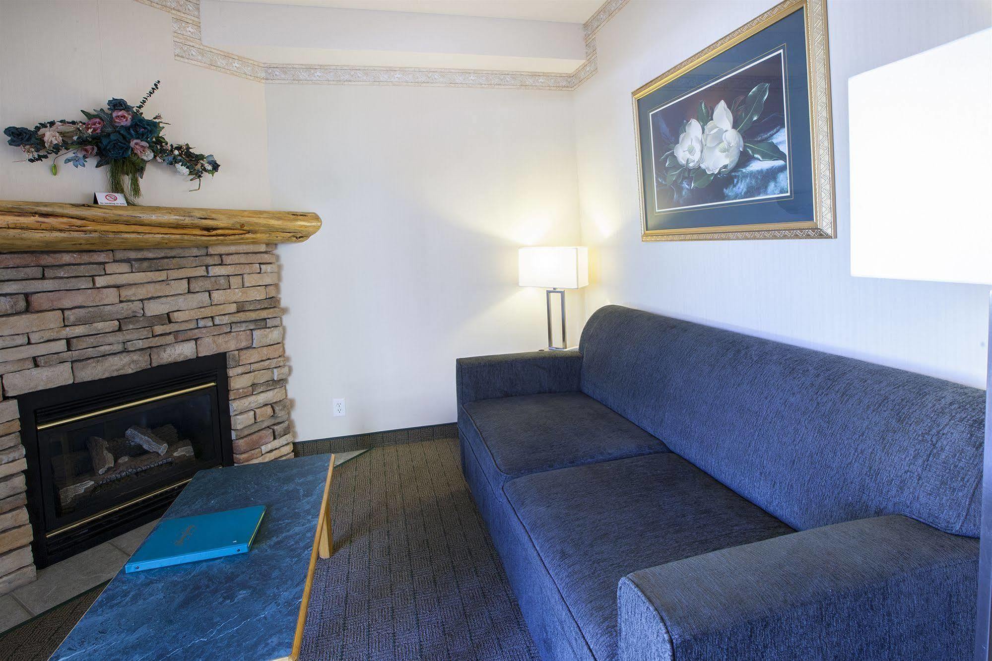 Waterton Glacier Suites Kültér fotó