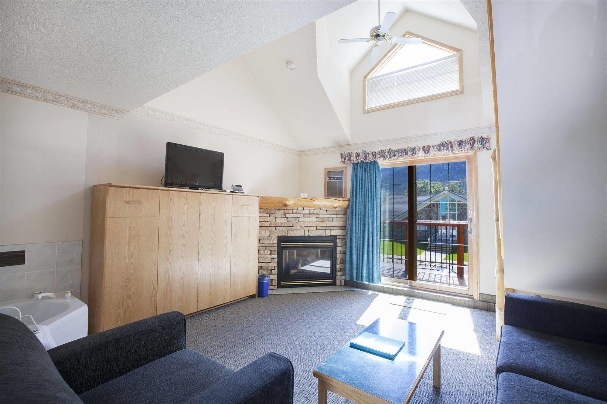 Waterton Glacier Suites Kültér fotó