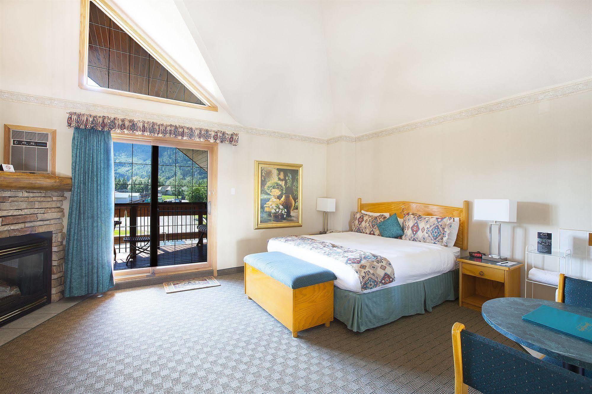Waterton Glacier Suites Kültér fotó